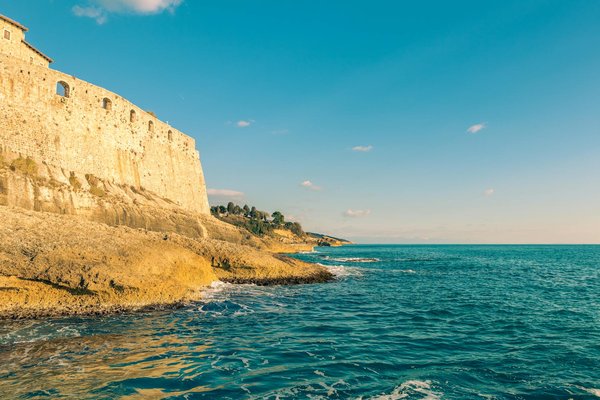 Unlocking the Secrets of Photographing Edinburgh's Breathtaking Skyline: Essential Tips and Techniques
